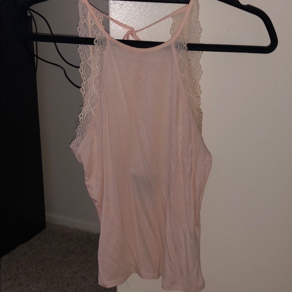 Detailed rosy pink crop top